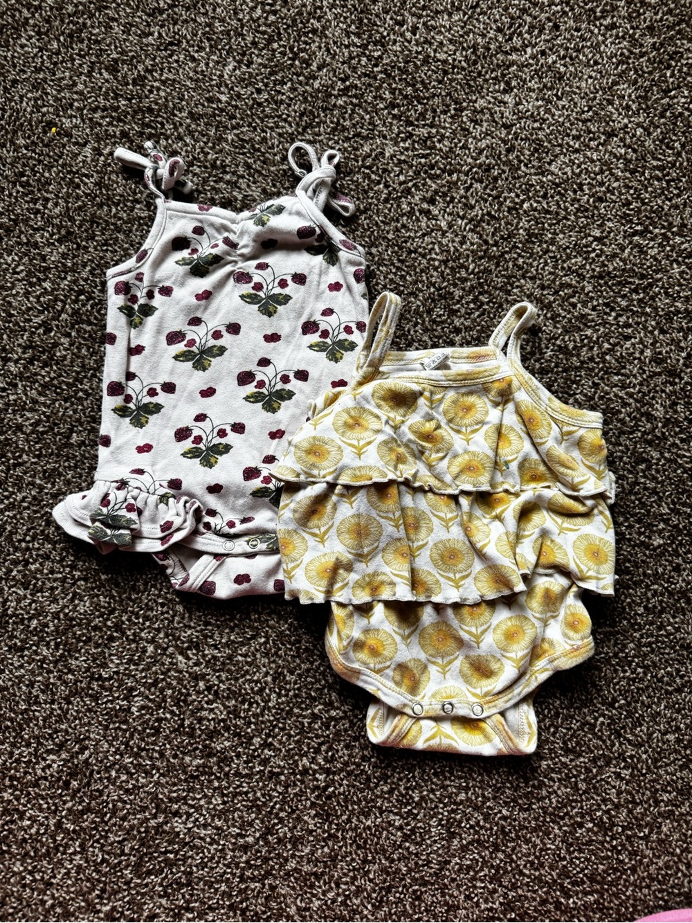 kate quinn Girl’s Rompers Set of Two Strawberries and Sunflowers 12-18Mos
